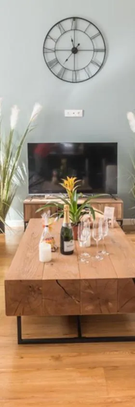 - SUBLIME VILLA FELICIDAD - Proche hypercentre - Parking - Terrasse - WiFi，位于维里埃特的酒店
