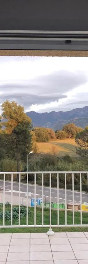 Superbe Appartement Vue Montagne Proximités Grandes Surfaces，位于Poggi的酒店