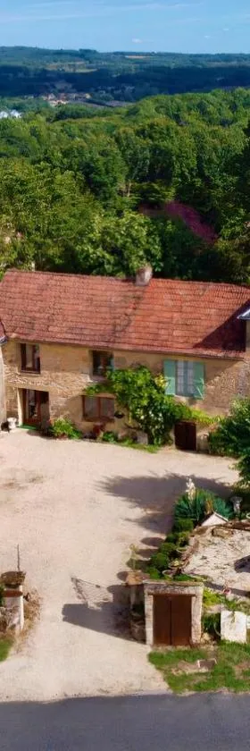 La Vieille Ferme: superbe complexe de 3 gîtes en pierre avec Piscine au coeur du Périgord Noir，位于Saint-Geniès的酒店