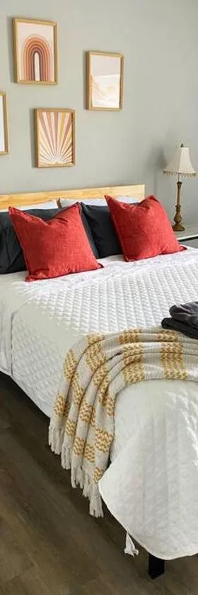 The Delores - 2 Bedroom Apt in Quilt Town, USA，位于Hamilton的酒店