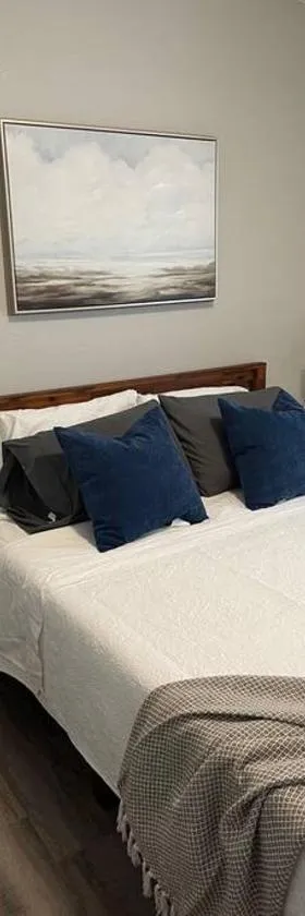 The Mary Lou - 2 Bedroom Apt in Quilt Town, USA，位于Hamilton的酒店