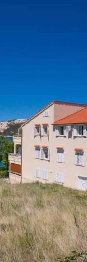 Apartmani Kaštel，位于斯塔拉诺瓦利亚的酒店