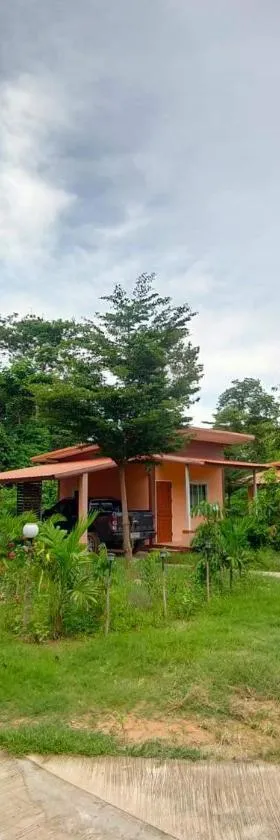 Tungngoen Resort，位于Ban Som Poi的酒店