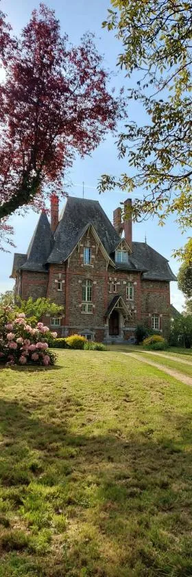 Le Manoir des Rochers，位于Bouère的酒店