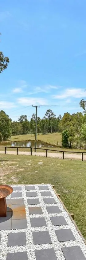 Wallaby Gully Farm Cottage Peace Quiet Serenity，位于Ellalong的酒店