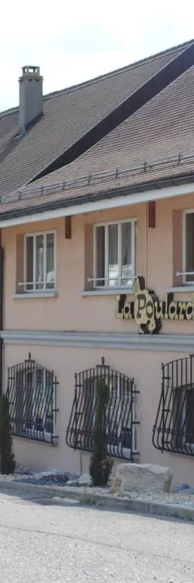 Motel - Hôtel La Poularde，位于罗蒙的酒店