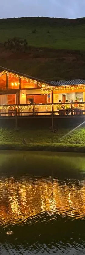 Rancho Nosso Lago，位于多明戈斯马丁斯的酒店