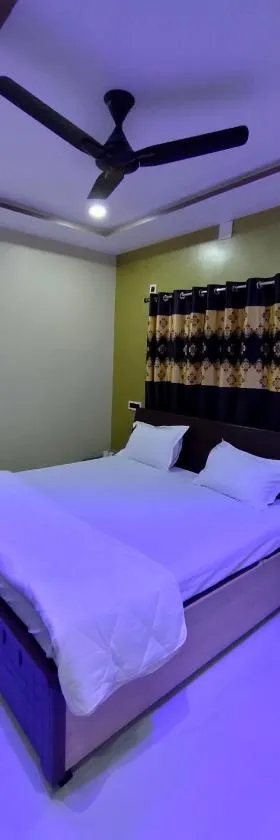 Aarambh Home stay，位于Garudeshwar的酒店