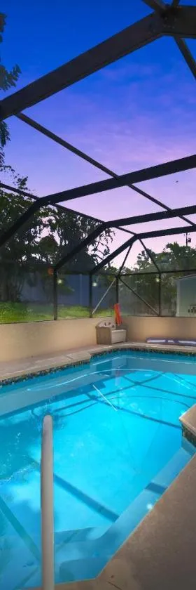 Jensen Beach pool home w/ Guest Suite，位于詹森比奇的酒店