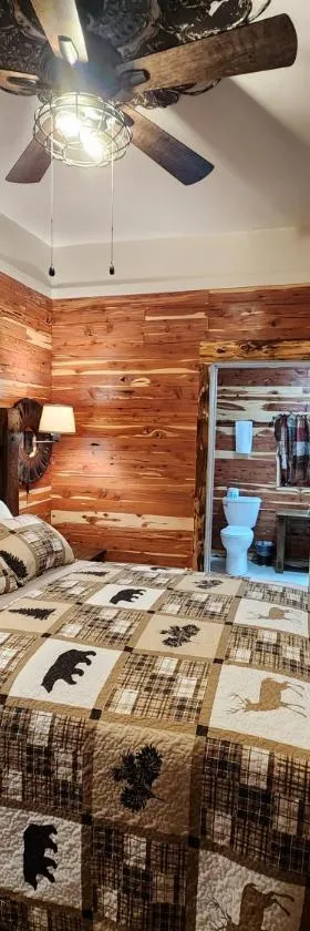 Log Cabin Inn，位于尤里卡斯普林斯的酒店