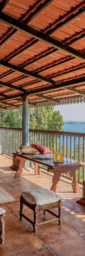 SaffronStays Anantham, Kamshet - pet-friendly lakefront villa with a huge verandah，位于Nethersole Dam的酒店