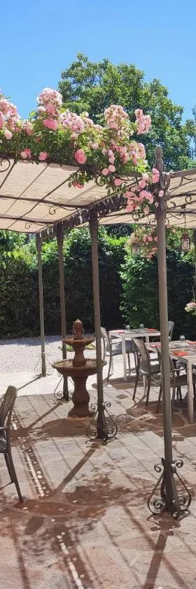 塞耶瑞莱斯酒店，位于Ceilhes-et-Rocozels的酒店
