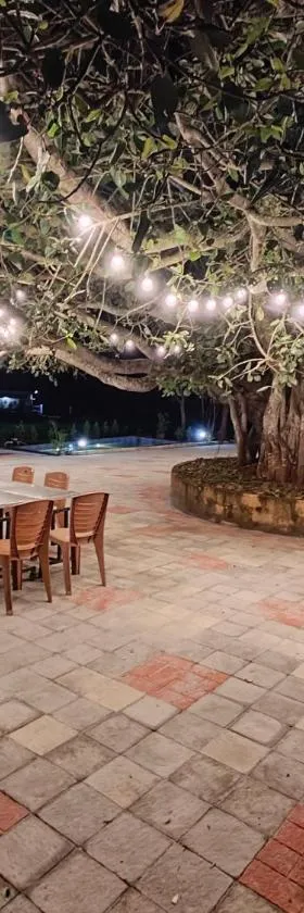 Suvarna Farm Stay，位于Sargūr的酒店