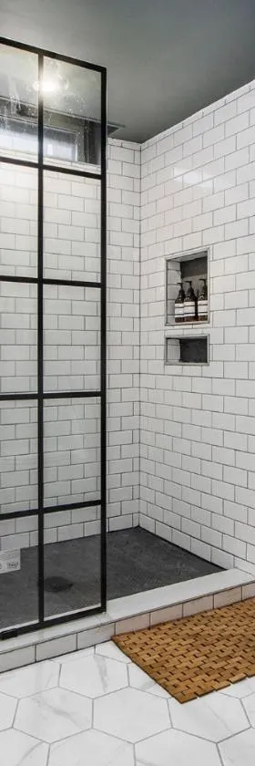 Boho cozy home, quiet, free parking (private room unless specified)，位于卡拉马祖的酒店