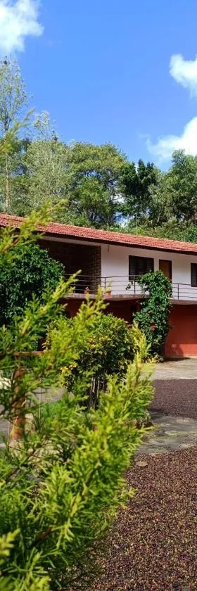 Shree Raksha Homestay，位于Gonikoppal的酒店