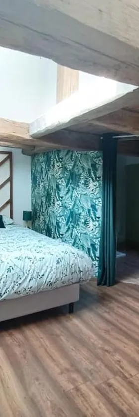 Appartement indépendant La tour des Tuileries，位于Aydoilles的酒店