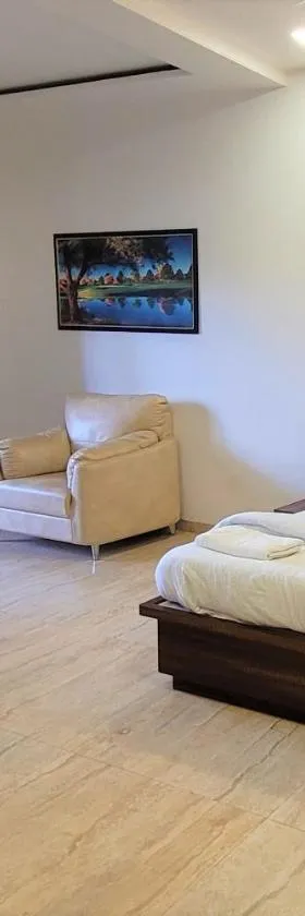 Hotel Om Inn - Talegaon Dabhade，位于Talegaon Dābhāde的酒店