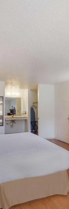 Americas Best Value Inn Lockhart TX，位于Lockhart的酒店