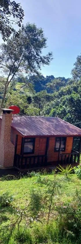 Las Bromelias Lodge，位于Paso Macho的酒店
