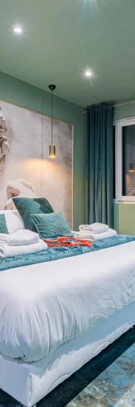 Le Musée d’Aphrodite / JACUZZI，位于Montgeron的酒店