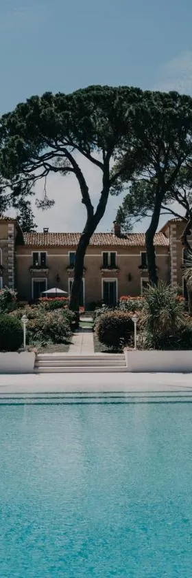 Le Mas de l'Espérance - Chambres d'hôtes de Prestige，位于Garons的酒店
