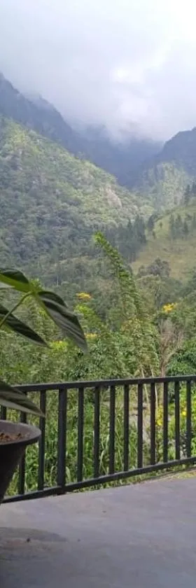Sarah Holiday Resort，位于Haldummulla的酒店