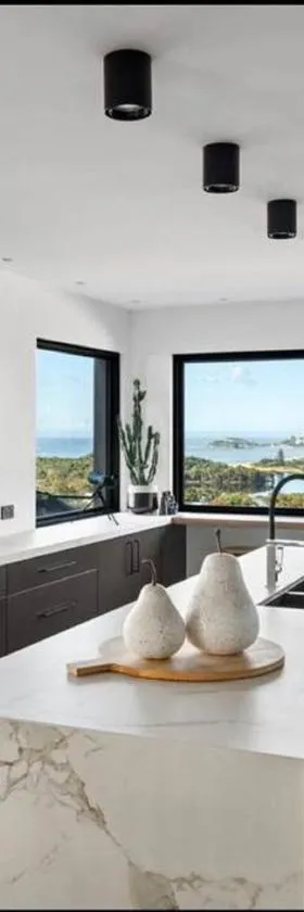 Luxe Terrigal beach Ocean View with Infinity pool，位于瓦布利尔的酒店