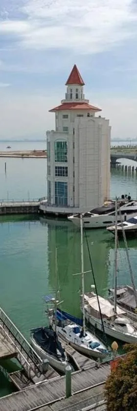 Seaview Waterfront at Straits Quay Free Carpark Bathub，位于Bagan Jermal的酒店