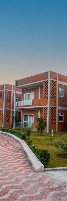 InnBox Farmstay - Rajpura Punjab，位于Banūr的酒店