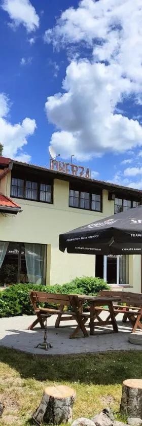 Oberża KNIEJÓWKA，位于Załom的酒店