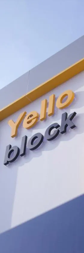Yello Block Hotel，位于Amphoe Phon Thong的酒店