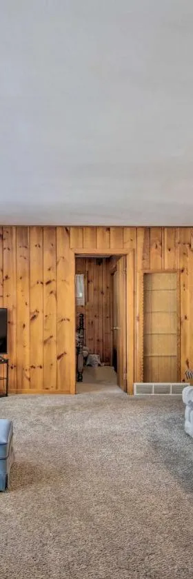 Serene Woodruff Cottage Lakefront Access!，位于Woodruff的酒店