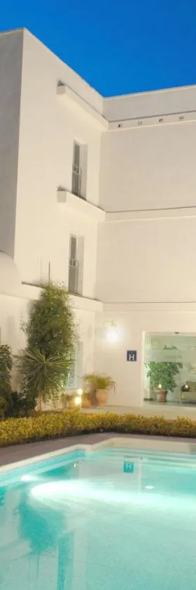 大道酒店，位于贝尼卡西姆的酒店