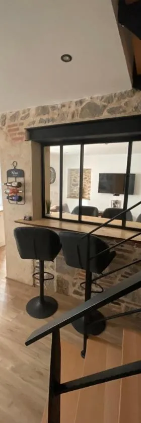 Maison atypique centre bourg 15kms du PDF et Parc Maulévrier，位于Mauléon的酒店