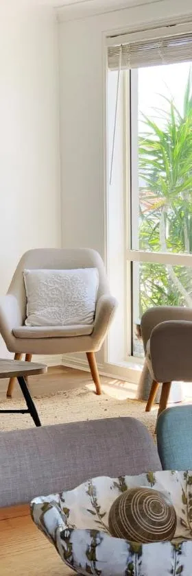 Cheerful/family friendly home with water views，位于蚬壳港的酒店