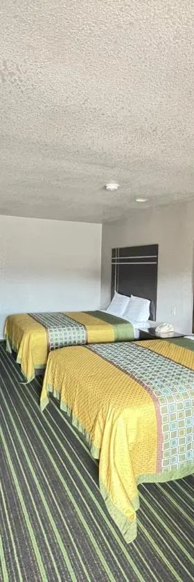 REGENCY INN - CHANNELVIEW，位于钱诺夫的酒店