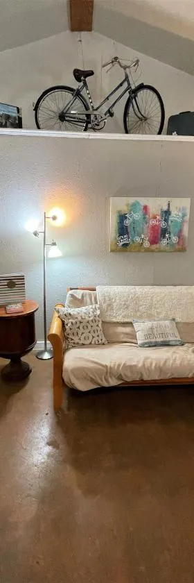 The Studio at Creekside Camp & Cabins，位于马布尔福尔斯的酒店