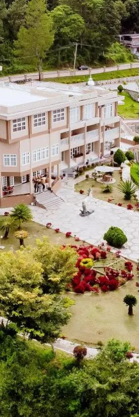 Portola Grand Renggali Hotel Takengon，位于Takengon的酒店