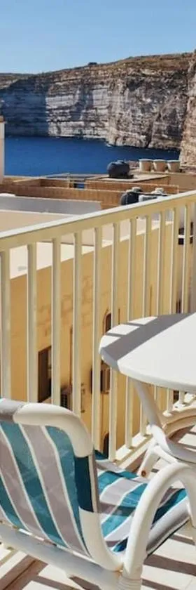 Seaview 2-bedroom Apartment in Xlendi，位于克伦蒂的酒店