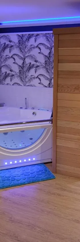 Love Story Chalet avec jacuzzi et sauna，位于Criquebeuf-sur-Seine的酒店
