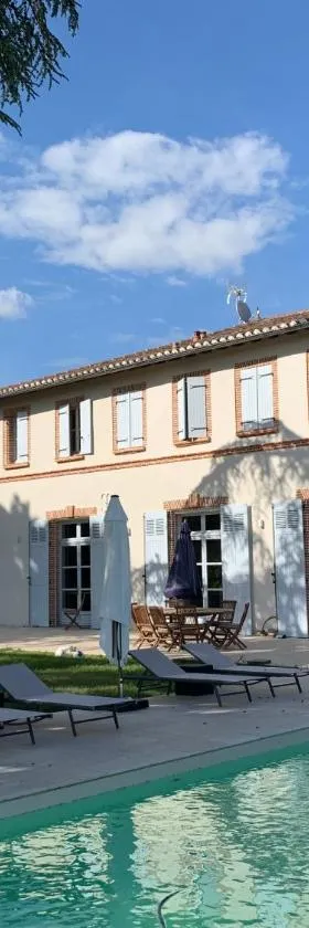 Chambre d'hotes et Table d'hotes Domaine de la terrasse SAS et Gite ANDA Montauban，位于Lacourt-Saint-Pierre的酒店