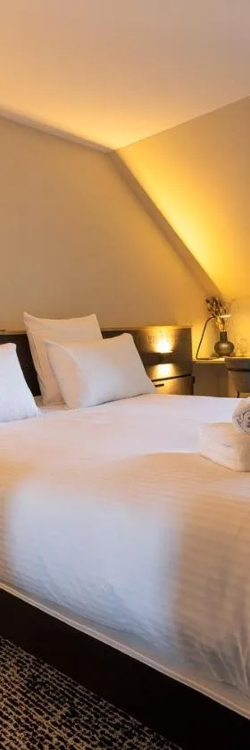 Logis Hôtel & Restaurant Le Vert Bocage，位于弗兰奎维尔-圣皮尔的酒店