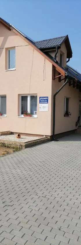 Jázmin Vendégház，位于Nyírlövő的酒店