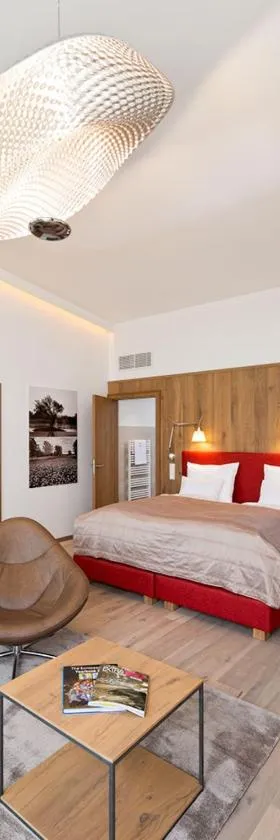 Hotel Diamond Country Club，位于Atzenbrugg的酒店