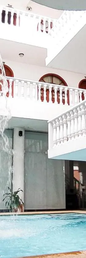 Hotel Zaraya，位于库库塔的酒店