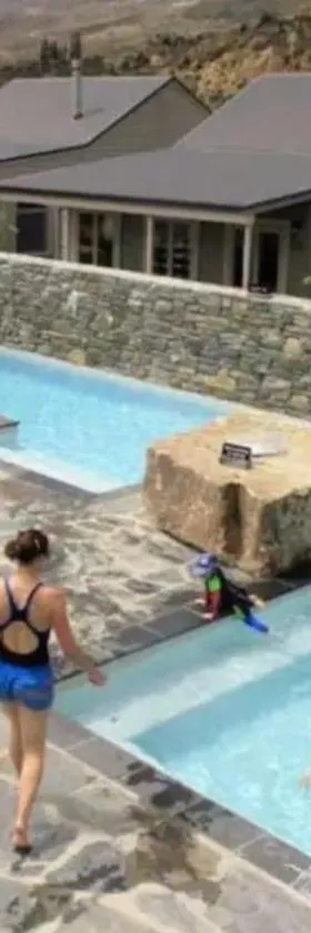 Cardrona Villa with Pool and Jacuzzi，位于卡德罗纳的酒店