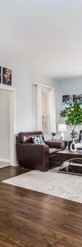2 Bedroom Apartment Near Bristol Center，位于布里斯托尔的酒店