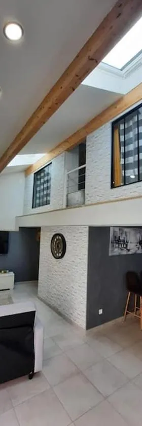 Sweet LOFT A PERIGNAT !!!，位于Pérignat-sur-Allier的酒店