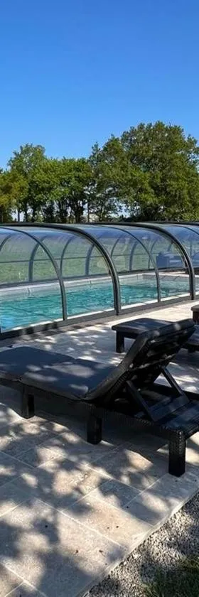 La Millière - Chambres d'hôtes - Piscine & campagne - Marie-Anne & Marie-Adélaïde，位于Le Poiré-sur-Vie的酒店