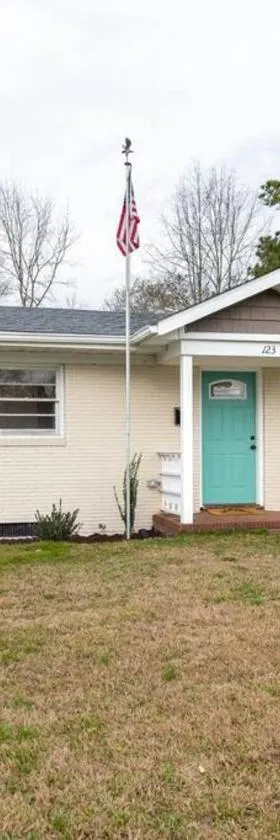 Edenton 3 BR/ 2 Bath king, Fire Pit，位于Edenton的酒店